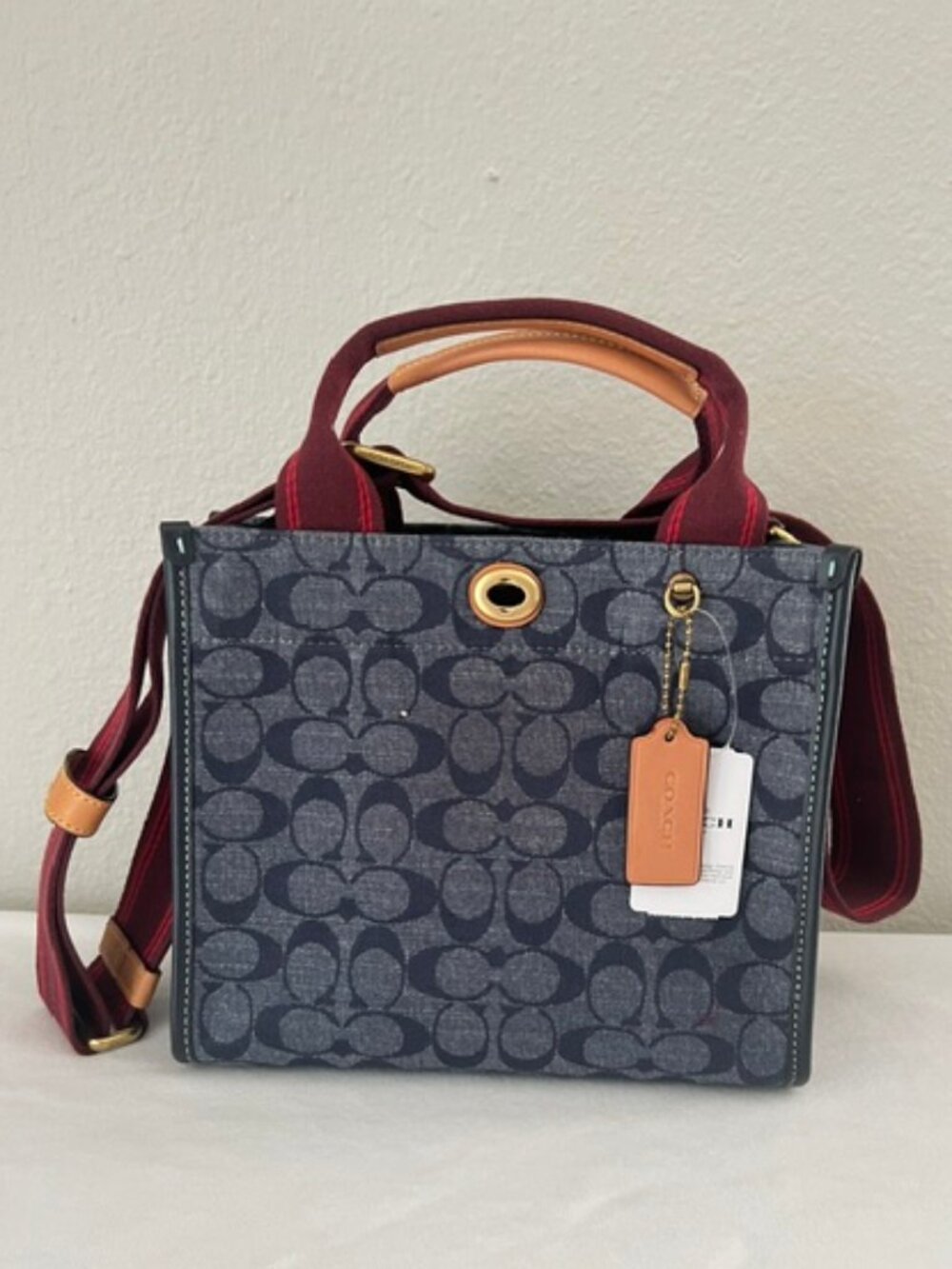 Coach Tote 22 In Signature Chambray